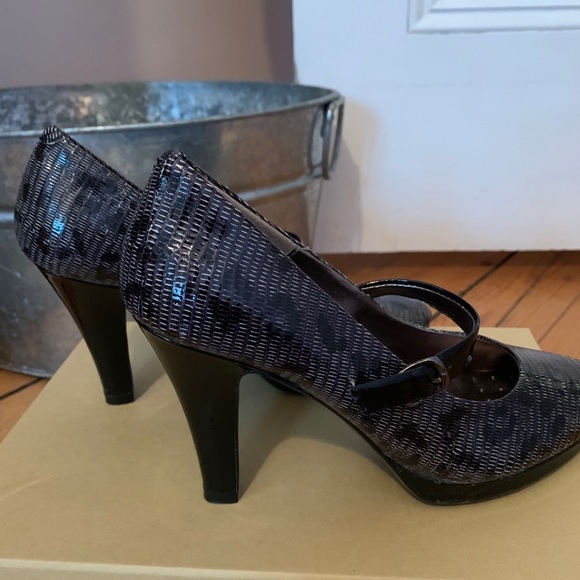 Soffe Shoes - Picture 3 of 4